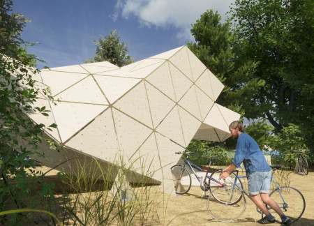 Biophilic Design Utilizing Triangular Wood Panels for Community Reading in Natural Setting