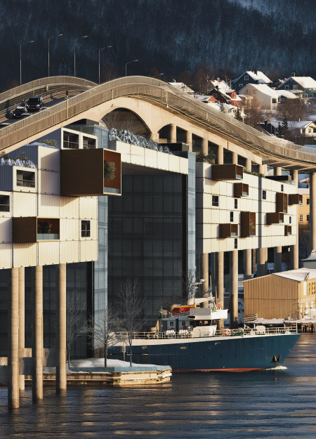 Upcycled Shipping Containers with Thermal Insulation in a Community-Oriented Urban Setting