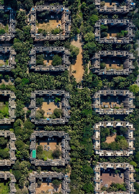 Biogas-Powered Shelter with Thermal Massing and Sustainable Timber Elements for Urban Volunteers