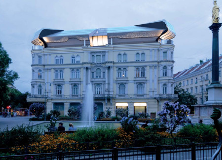 Solar-Integrated Metal Facade with Collaborative Workspace in Historic Graz