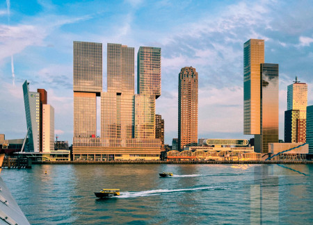 Cantilevered Structure with Glass Fa&ccedil;ade and Vertical Greenery for Elevated Urban Living