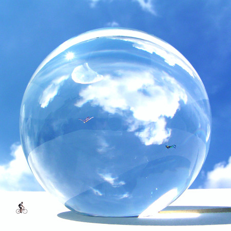 Spherical Glass Structure Integrated with Concrete and Reflective Elements for Community Aquatic Engagement