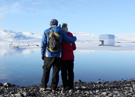 Reflected Aluminum Cubes with Sustainability-Driven Design in Elevated Nordic Shelter