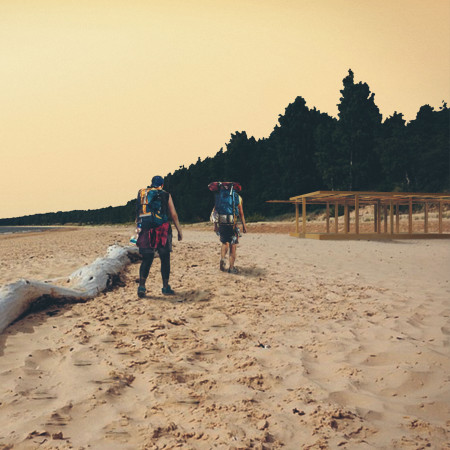 Pivoting Structures in Pine Timber: a Multifunctional Shelter for Trekkers