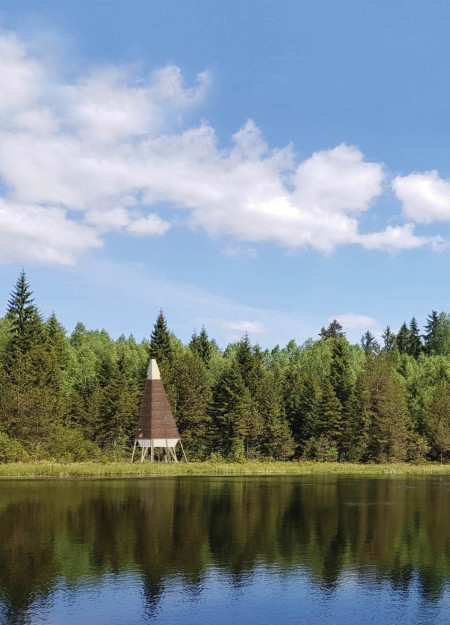 Hammock Retreats and Reused Timber in a Sustainable Lakeside Cabin