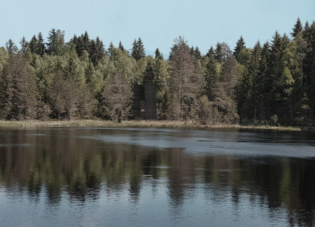 Pyramid Structure Crafted from Pine and Plywood for Meditation