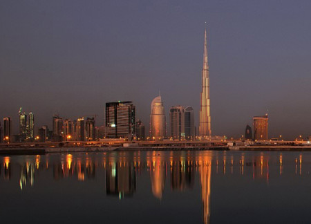 Electricity-Generating Facade with Vertical Gardens in a Desert Oasis Environment