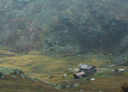 Cork-Insulated Microhome with Fir Structure in the Italian Alps