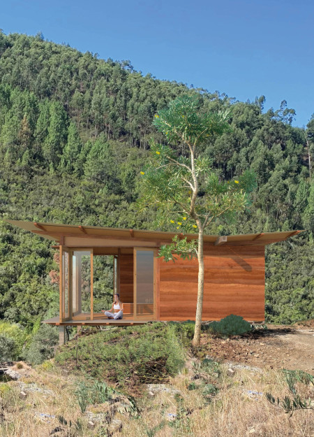 Grounded Retreats with Rammed Earth and Modular Design Elements