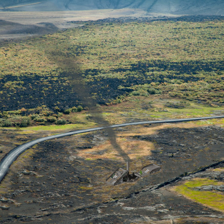 Natural Insulation and Local Aggregate Enhance Underground Visitor Center Experience