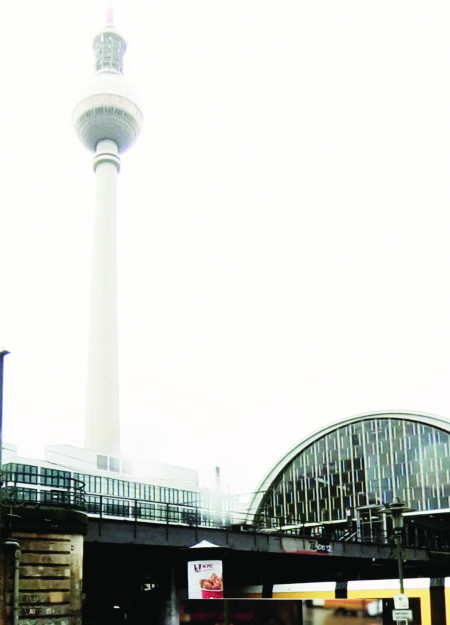 Reflective Dance Cabin with Acoustic Integration