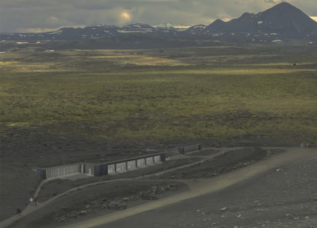 Embracing Fractures and Mounds in Ecological Environments