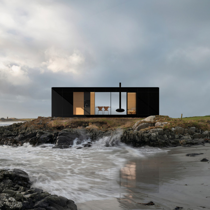 Charred Wood Cladding and Solar Efficiency in a Compact Coastal Home