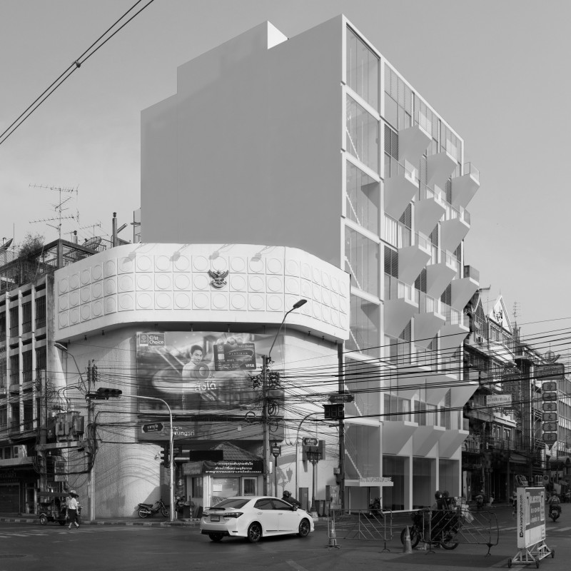 Geometric Transparency Enhanced by Reinforced Concrete and Glass in a Versatile Urban Gallery Space