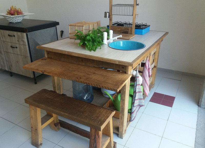Ceramic Sink and Reclaimed Wood Craft a Functional Kitchen Experience