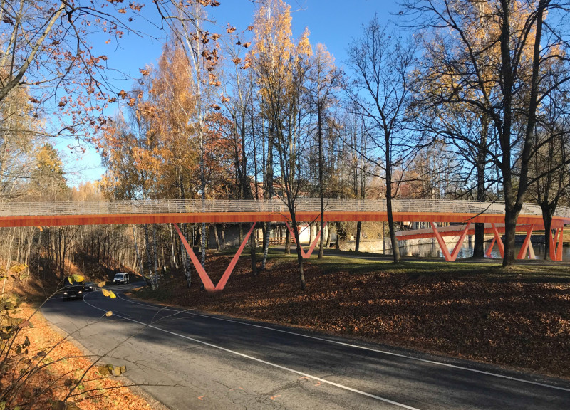 Elevated Walkway Constructed with COR-TEN Steel Integrating Tree Canopy Experiences