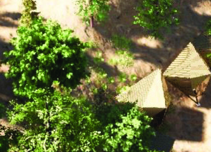 Framing Views with Sloping Walls in a Cliffside Retreat